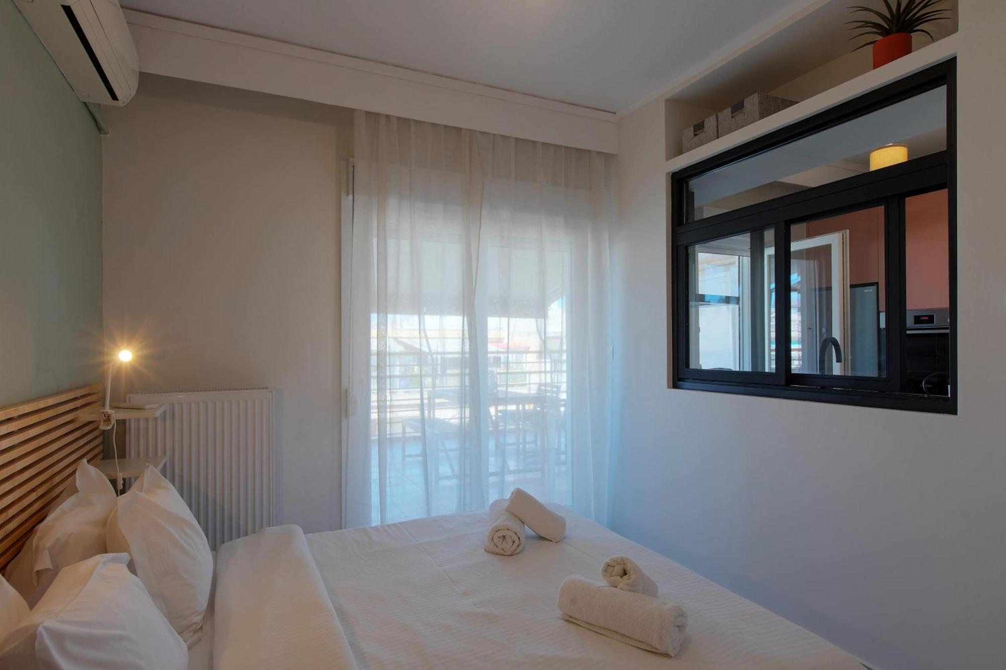 New Cozy With Balcony Close To Analipsi Metro Thessaloniki