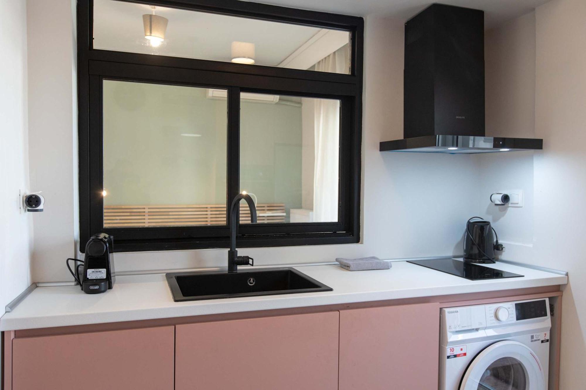 New Cozy With Balcony Close To Analipsi Metro Apartment
